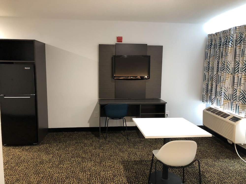 Standard Suite, 1 King Bed, Non Smoking, Kitchenette - Photo 2