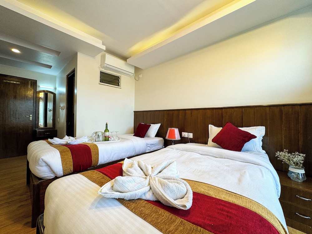 Deluxe Double or Twin Room - Photo 11
