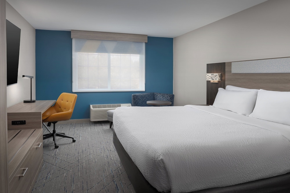 Suite, 1 King Bed - Photo 8