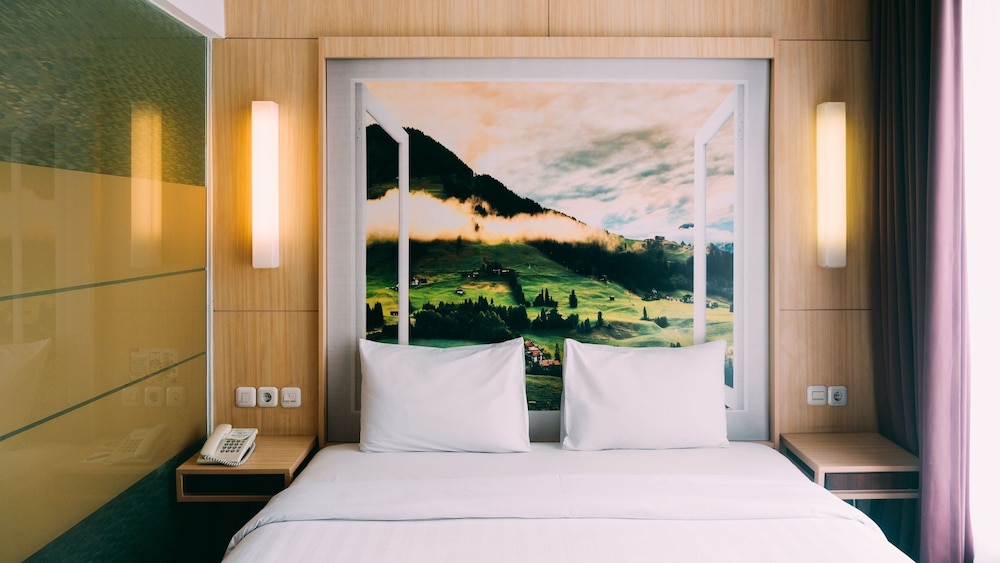 Superior Room, 1 Queen Bed photo 2
