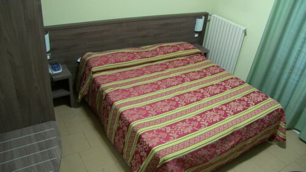 Superior Single Room, 1 Queen Bed photo 2
