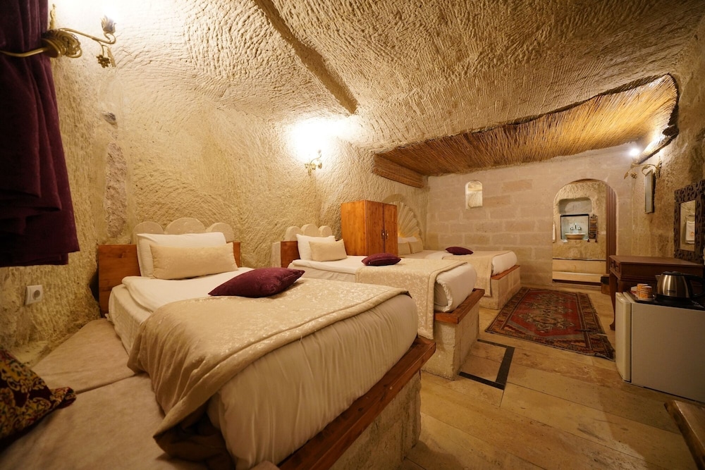 ZEMHERI Quadraple Family Cave Room