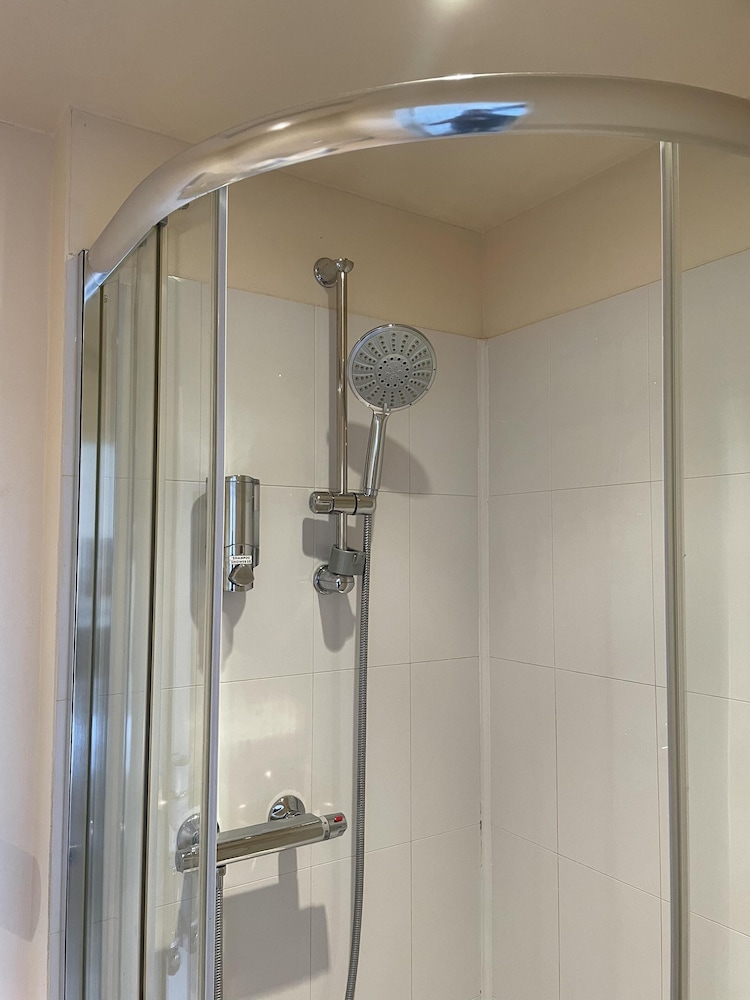 Superior Quadruple Room, Ensuite - Photo 2