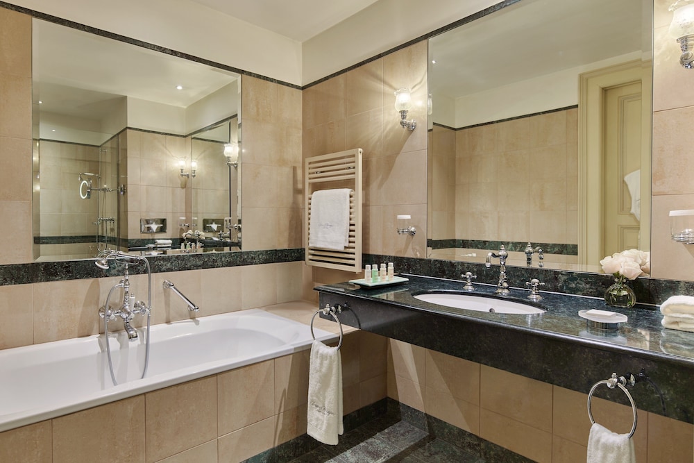 Junior Suite, Lake View - Photo 5