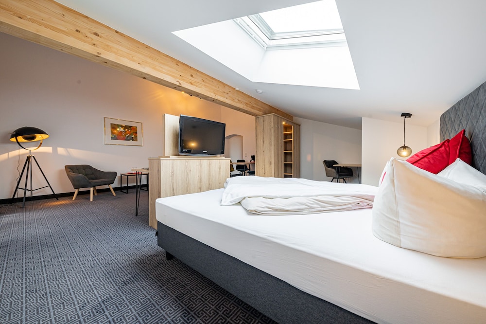 Suite - Photo 5