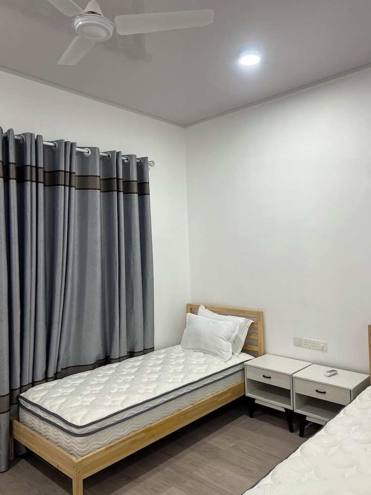 Standard Twin Room - Photo 3