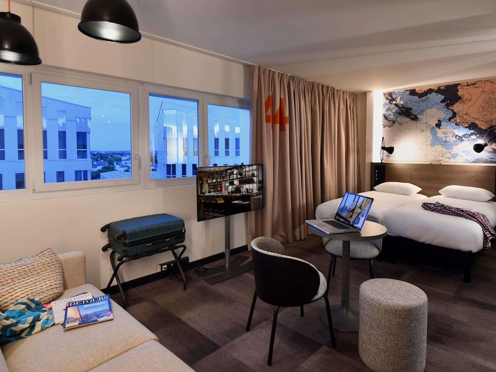 Suite, 1 Double Bed with Sofa bed - Photo 4