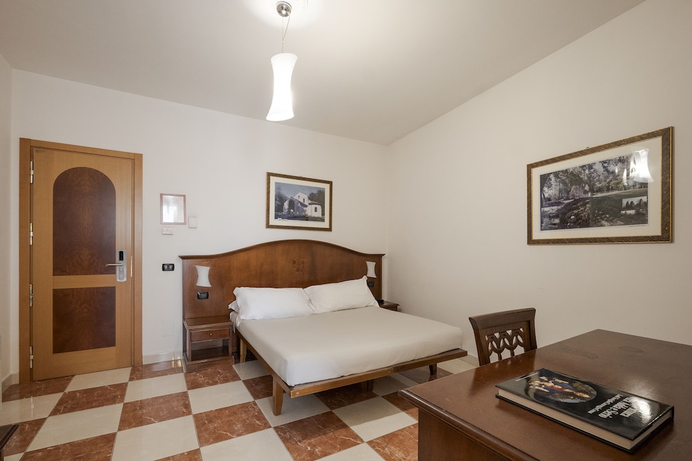 Superior Double Room, 1 Queen Bed, Courtyard Area