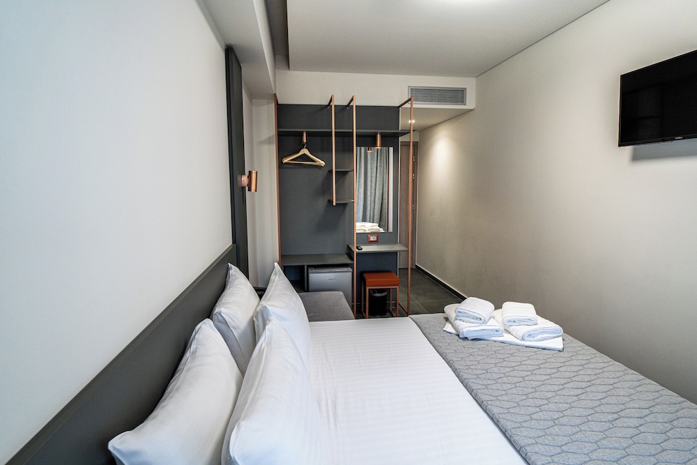 Deluxe Triple Room photo 3