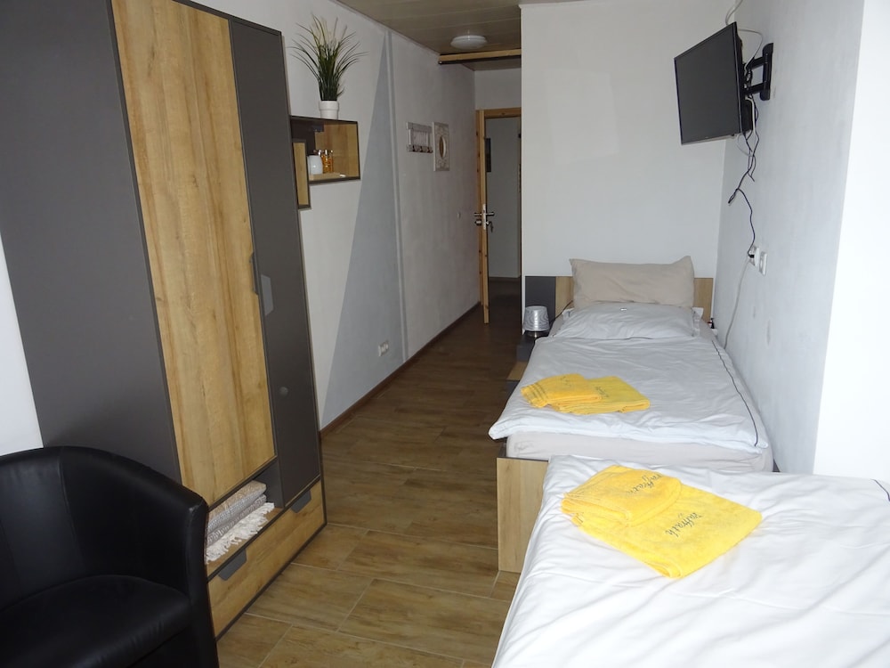 Classic Twin Room, 2 Twin Beds, Non Smoking, Private Bathroom photo 1