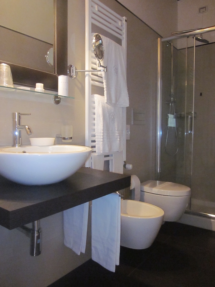 Classic Double Room Single Use, Courtyard View photo 2