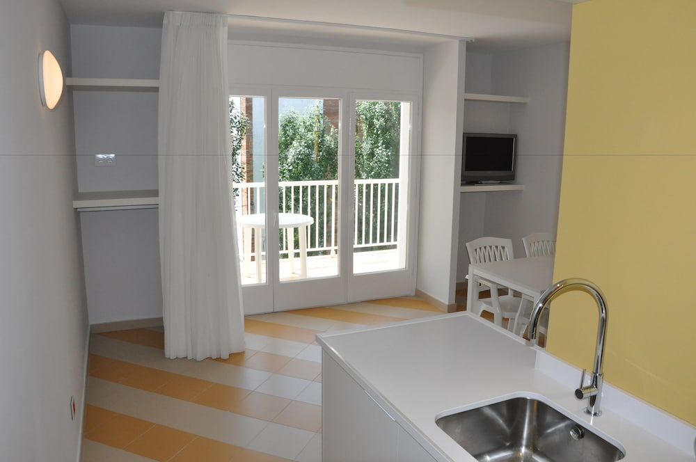 Standard Apartment, 1 Bedroom, Kitchenette, Garden View photo 2