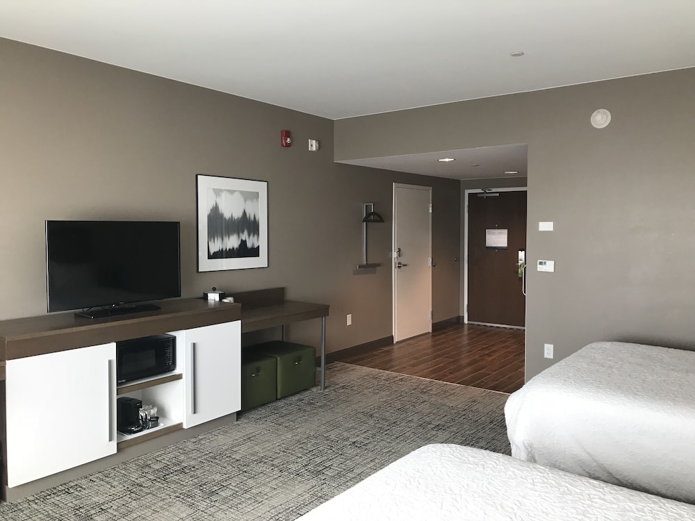Room, 2 Queen Beds, Bathtub (Mobility & Hearing) photo 3