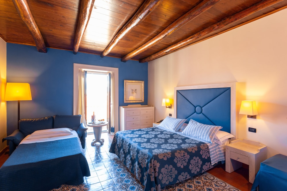 Deluxe Room - Photo 4