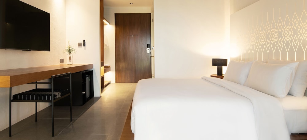 Grand Deluxe Room - Photo 1