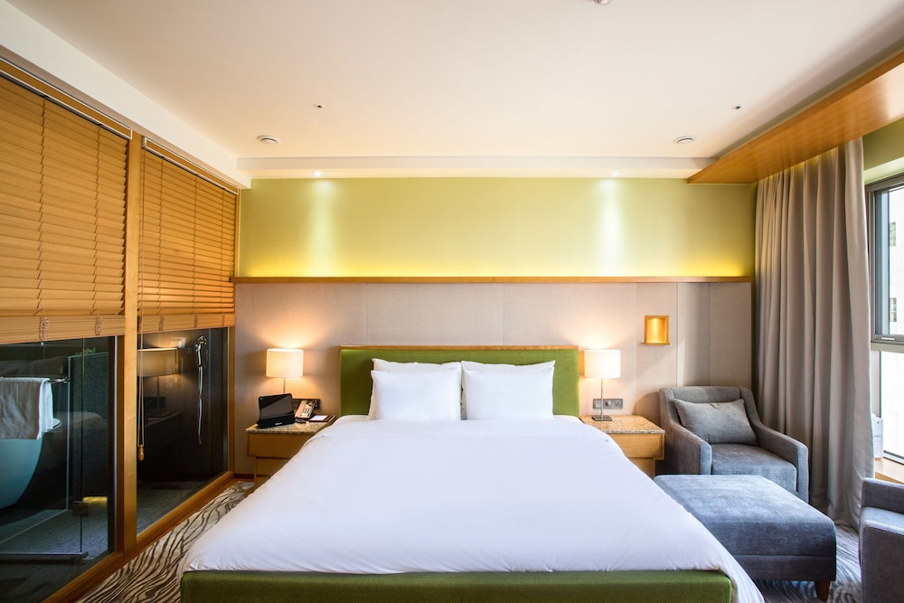 4.Ocean View Deluxe King Room photo 3