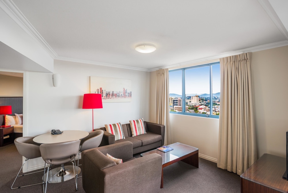 2 Bedroom Apartment - Photo 2