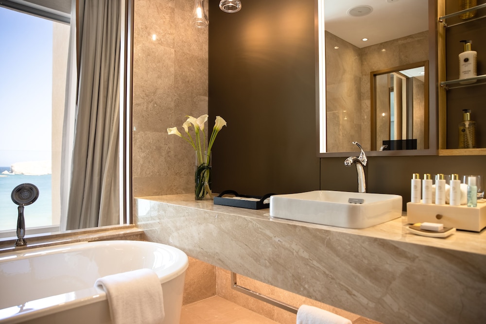 Resort Deluxe Room - Photo 7