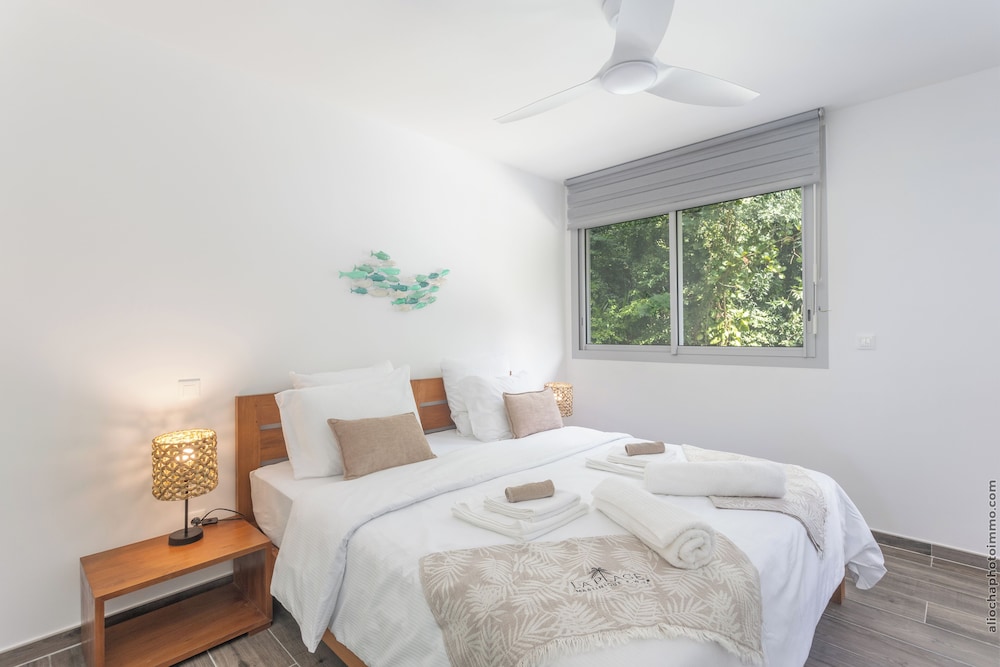 Superior Apartment, 3 Bedrooms, Private Pool, Beach View photo 3