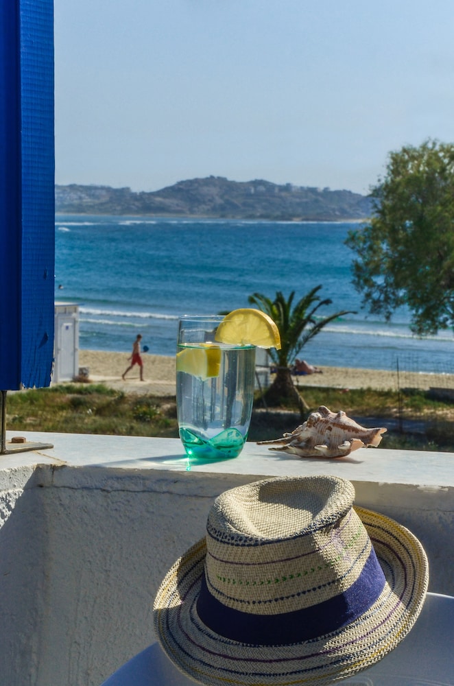 Family Apartment, 2 Bedrooms, Beach View photo 3