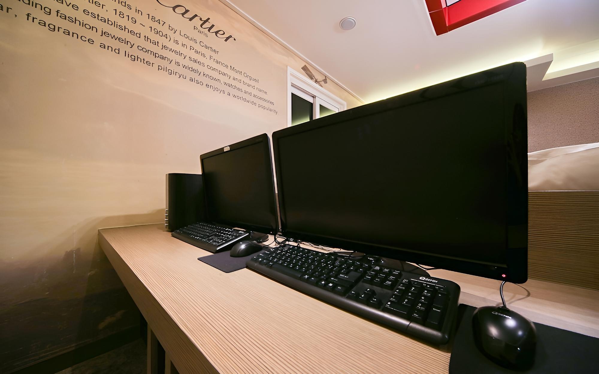 Room (VIP A (Netflix available)) photo 2