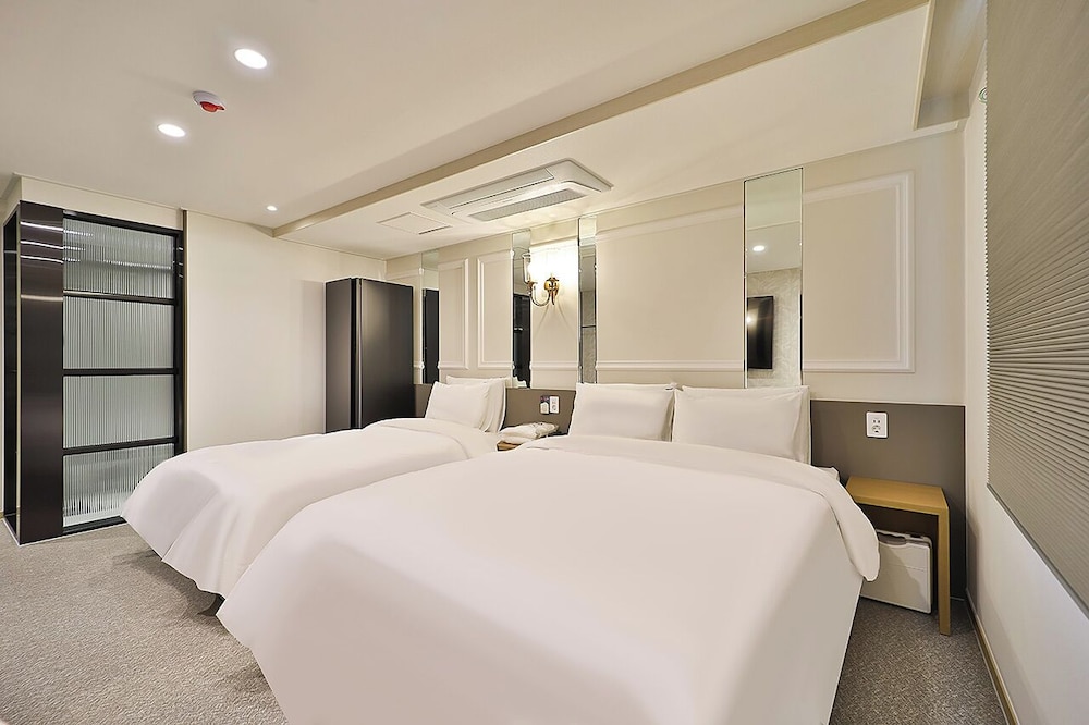 Deluxe Twin Room - Photo 6
