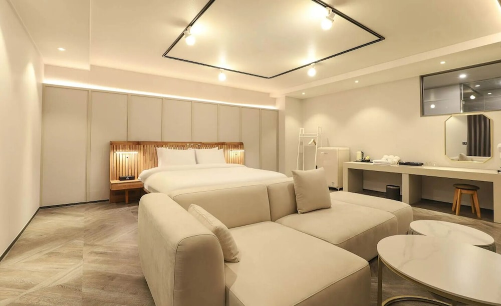 Premium King Avenue - Photo 4