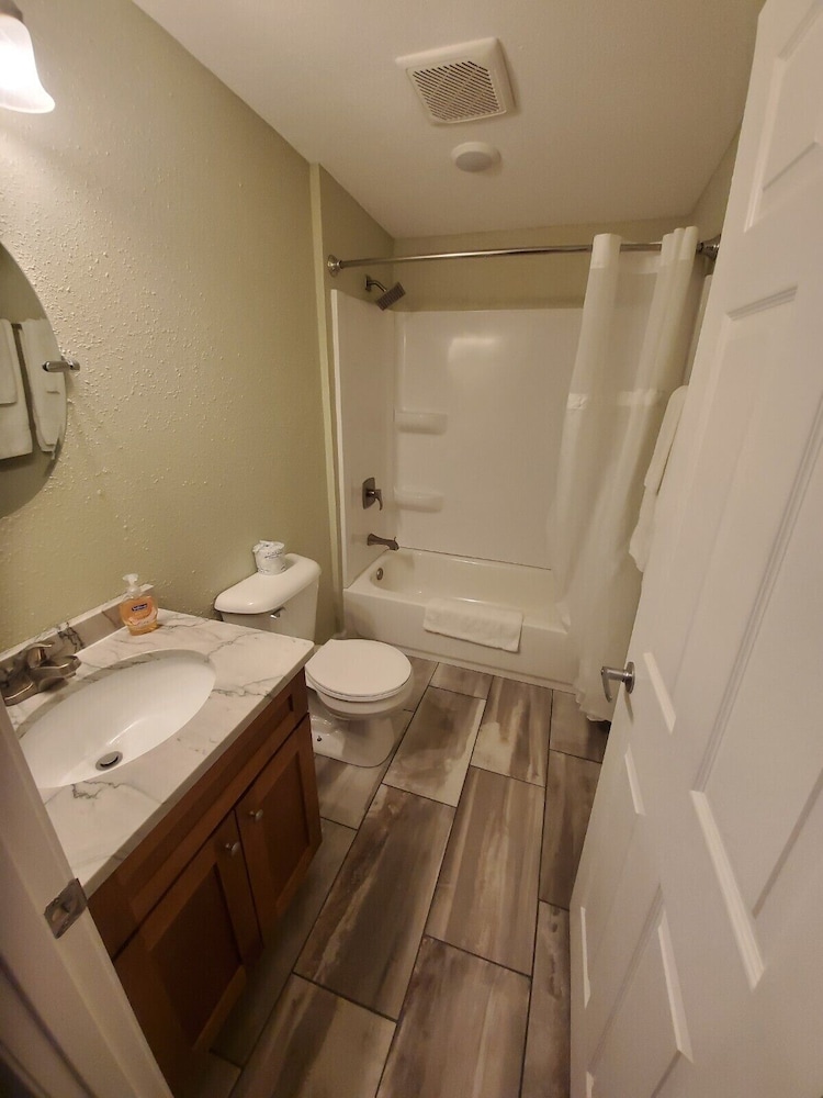 Basic Cabin, 1 Bedroom, Non Smoking, Lake View photo 2