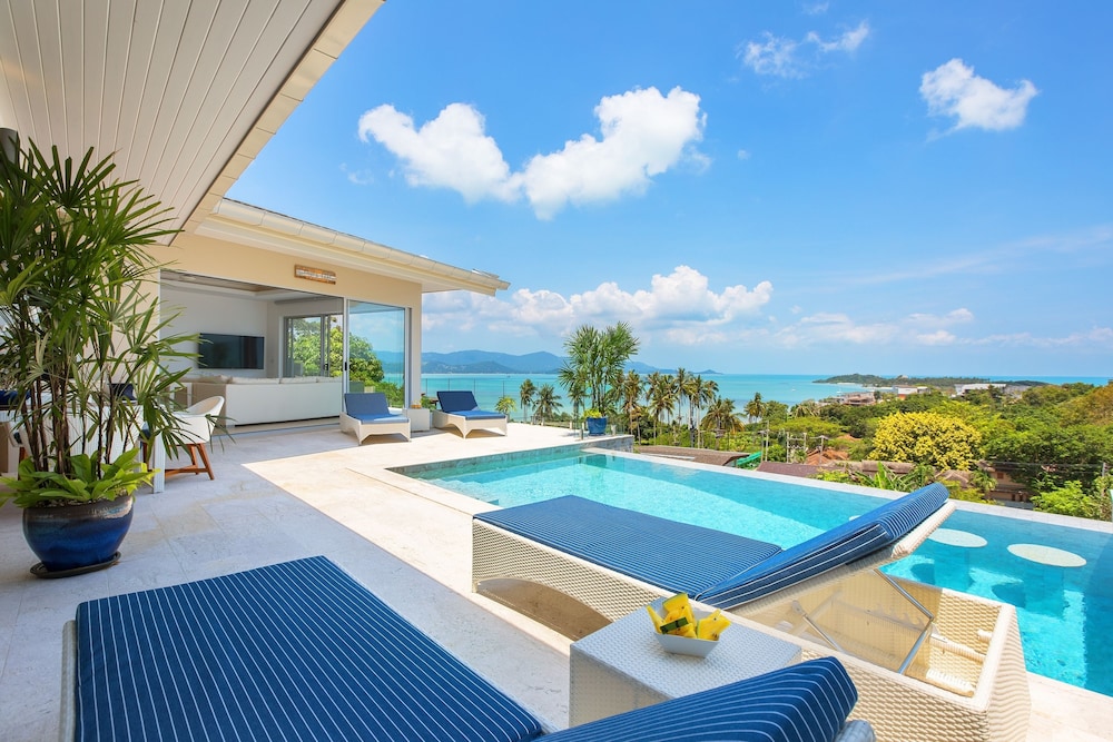 Luxury 3 Bedroom Bungalow with Ocean View and Private Infinity Pool BB4