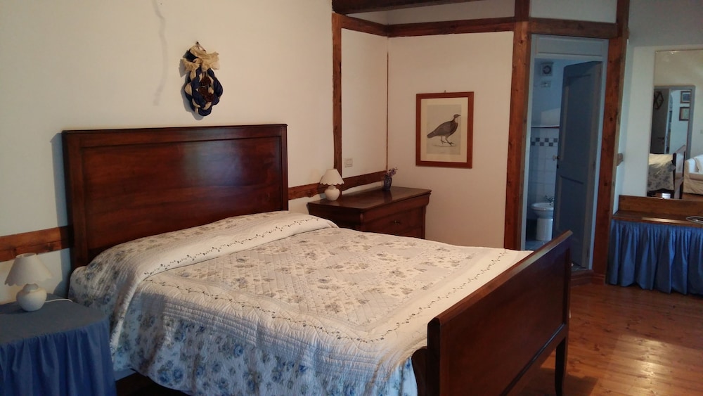 House, 2 Bedrooms, 2 Bathrooms, Garden View photo 3