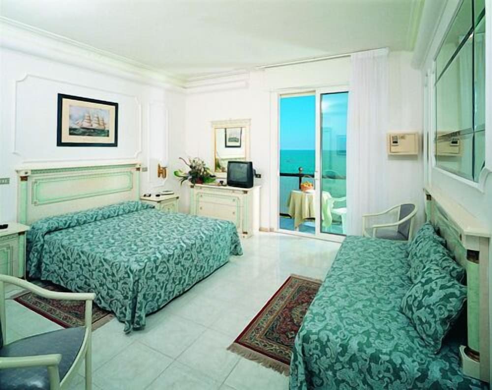 Triple Room, Partial Sea View (Silver Plus) photo 1