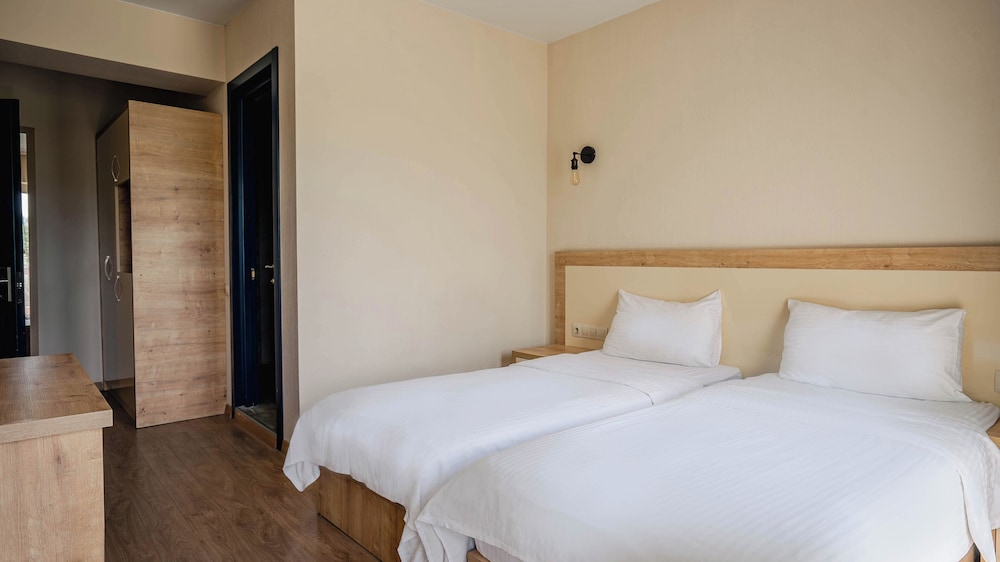 Standard Double or Twin Room - Photo 4