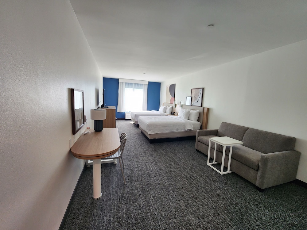 Room, 2 Queen Beds photo 3