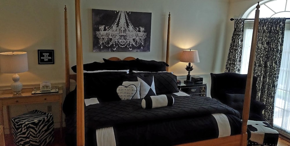 Deluxe Room, 1 King Bed, Terrace photo 2