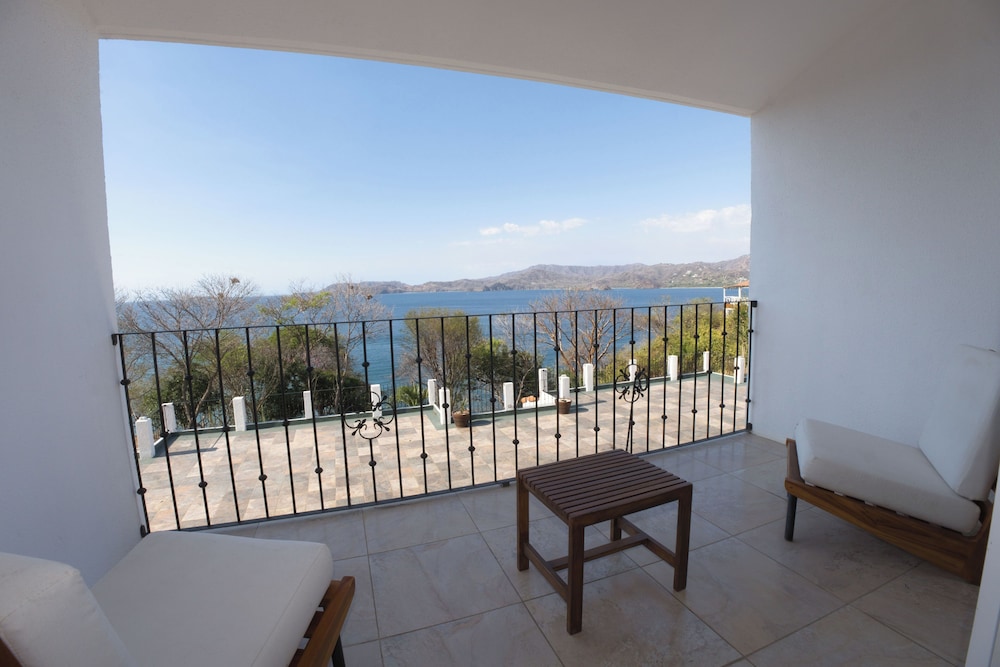 Balcony Family Sea View photo 3