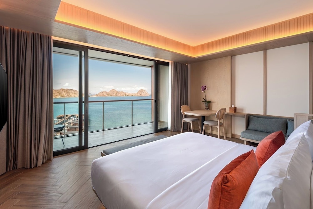 Premier Ocean View King photo 2
