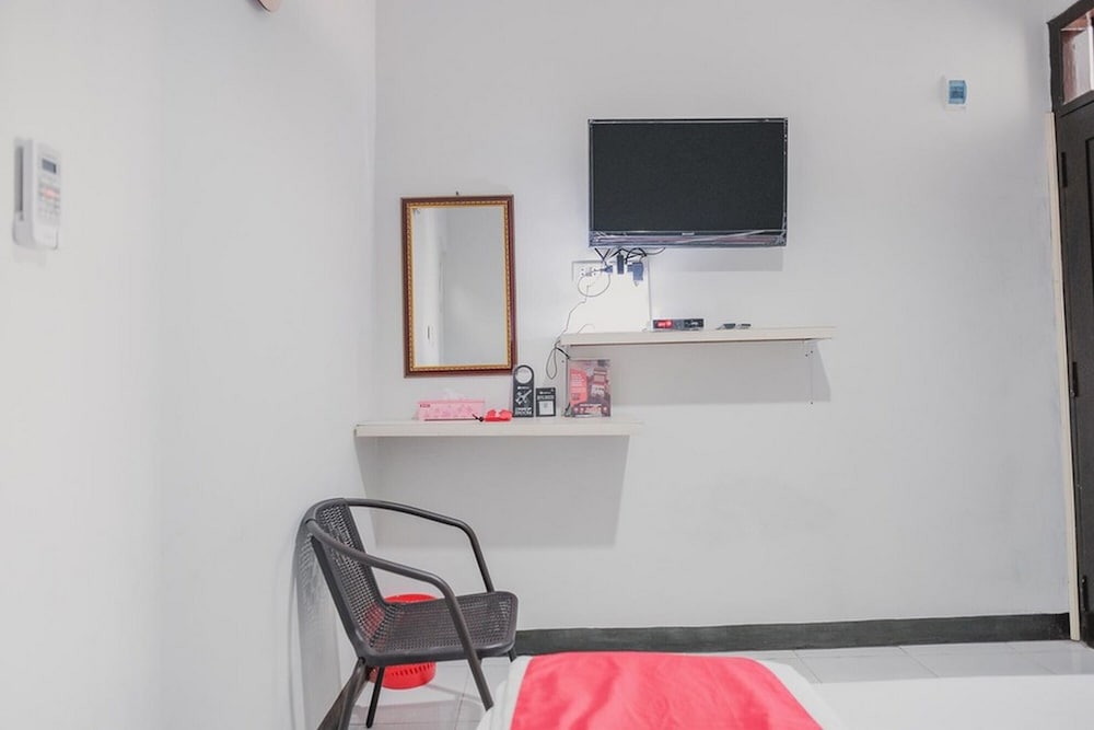 Double Room (RedDoorz) - Photo 11
