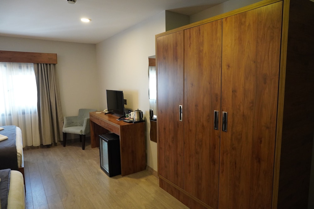 Standard Triple Room, Garden View - Photo 2