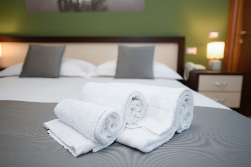Double or Twin Room - Photo 7