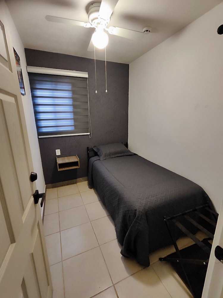Basic Room, 1 Twin Bed, Shared Bathroom