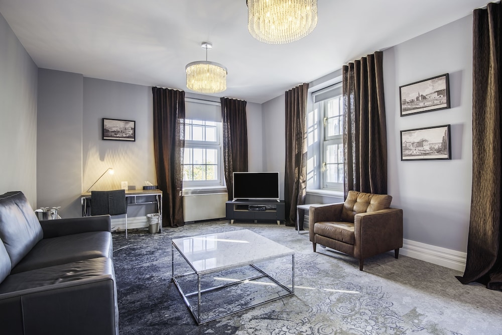 Panoramic Suite, 1 King Bed with Sofa bed, Park View photo 2