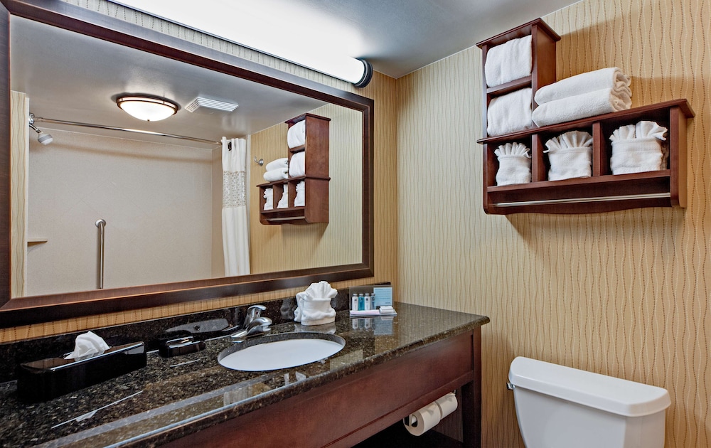 Room, 2 Queen Beds, Accessible, Lake View - Photo 2