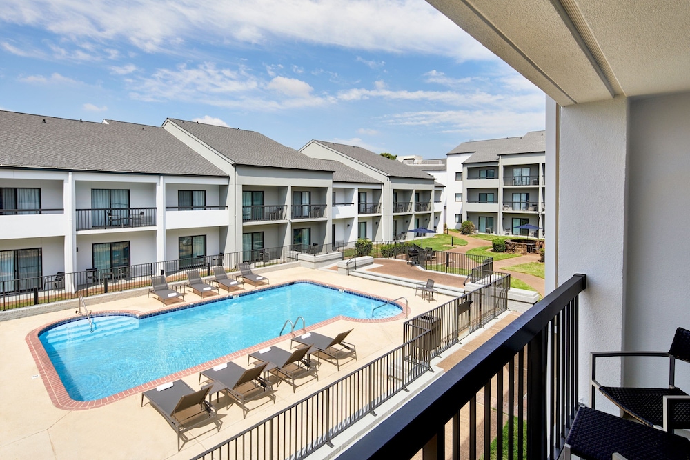Suite, 1 Bedroom, Balcony - Photo 5