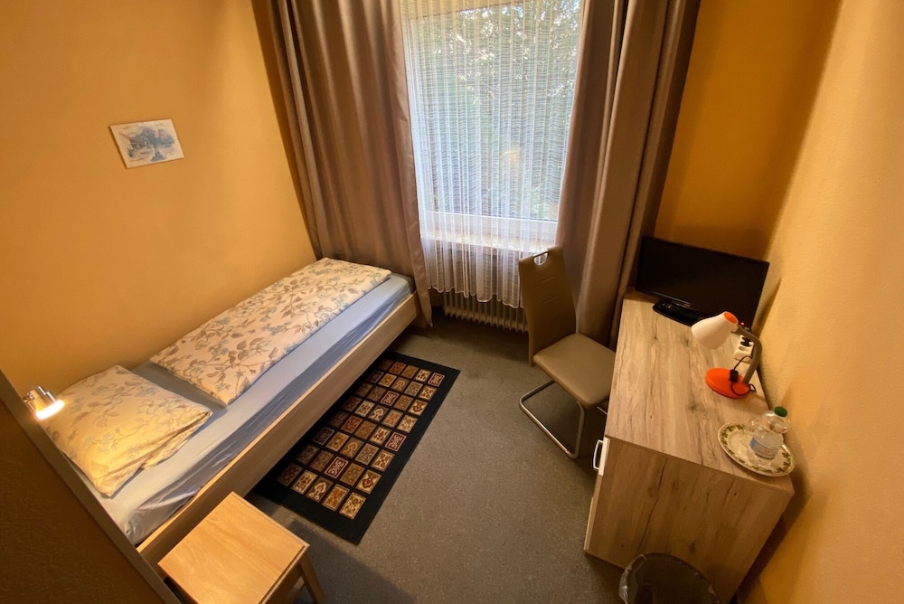 Basic Single Room photo 1
