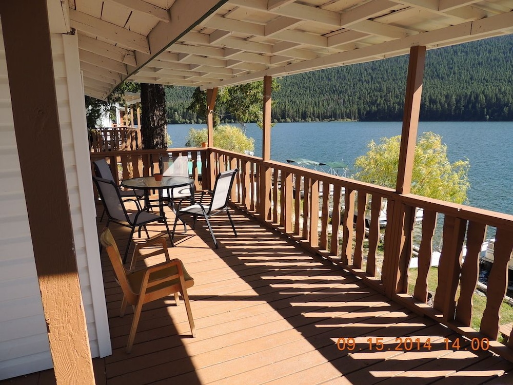Cabin: 2 Bedrooms, Kitchen, Lakeside, Covered Patio photo 1