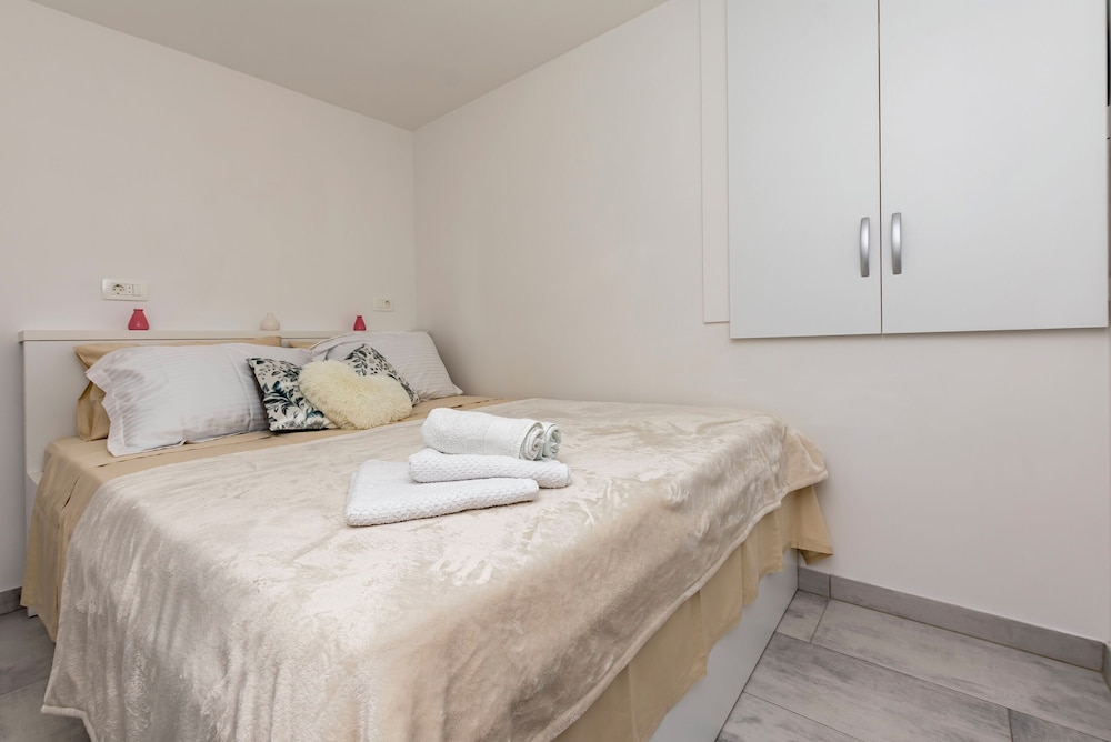 Apartment (A1)