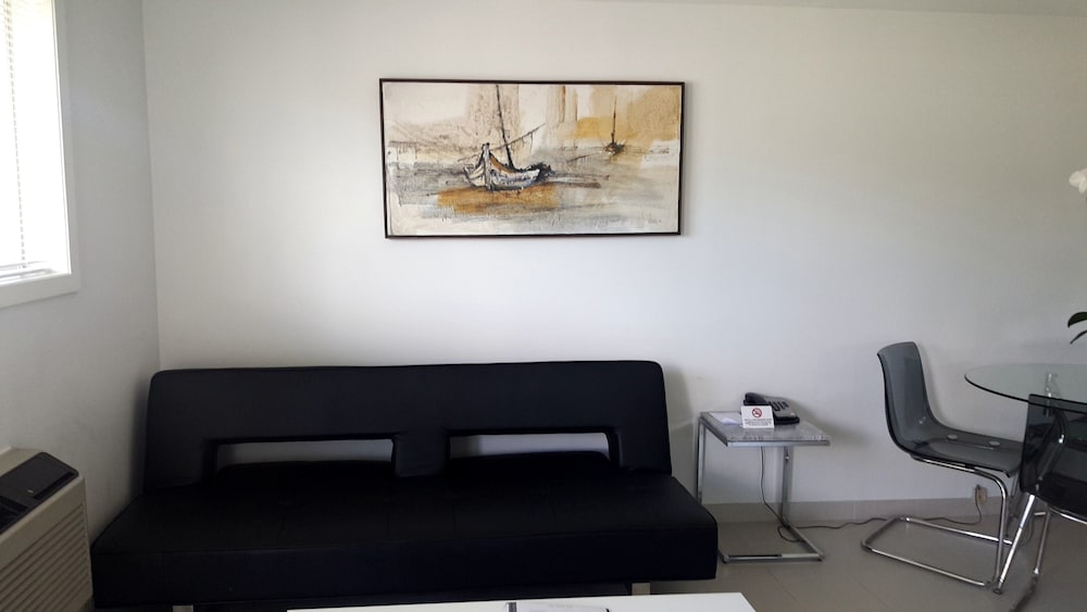 2 Bedroom suite Queen &Twin Room photo 2