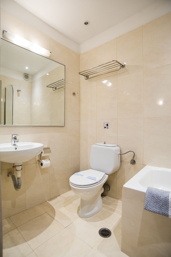 Family Connecting Twin Rooms with Spa bath photo 2