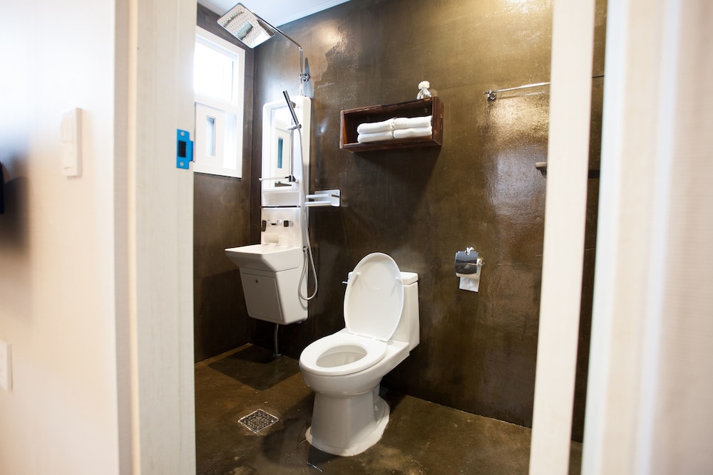 Room 202 photo 3