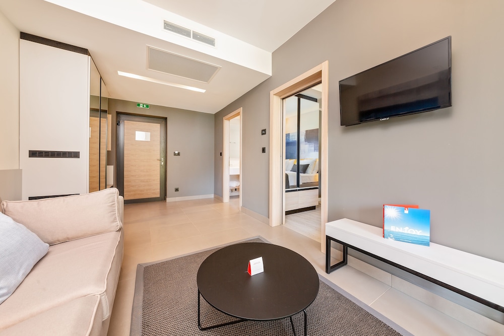 Premium Garden Suite with terrace park side